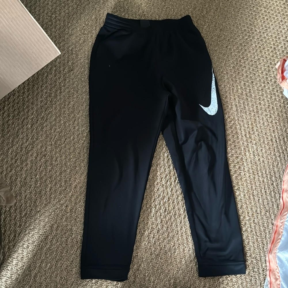Nike boys XL black sweatpants - Nike Therma-FIT Basketball Pants